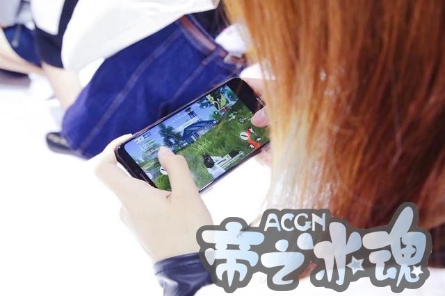 荣耀Play携手网易游戏，在CJ上演《荒野行动》真人版！