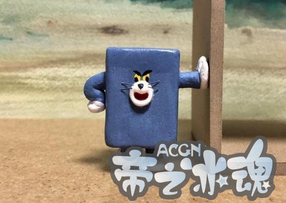 那位日本网友又做了个新的汤姆猫手办，比之前的还奇葩