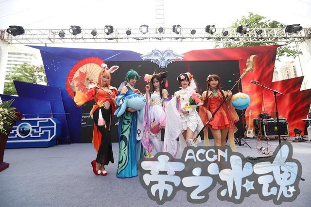 华强北转型升级显成果 万人参与电竞动漫嘉年华