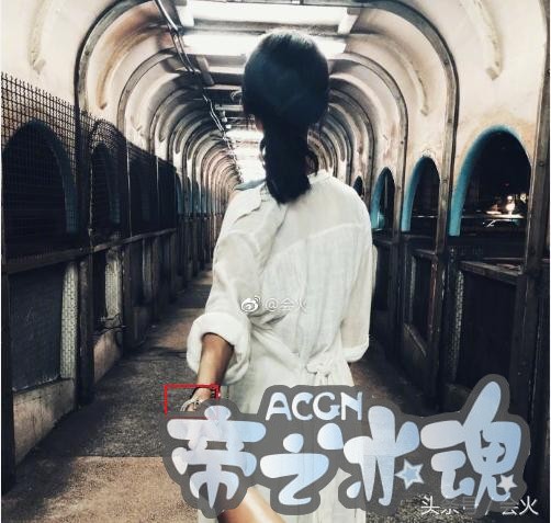 当红女星晒模仿动漫人物视频，裙底走光，被嘲：不检点！