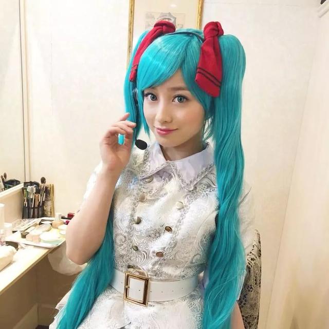 爆红的桥本环奈，COS初音有板有眼，还炫了一段宅舞