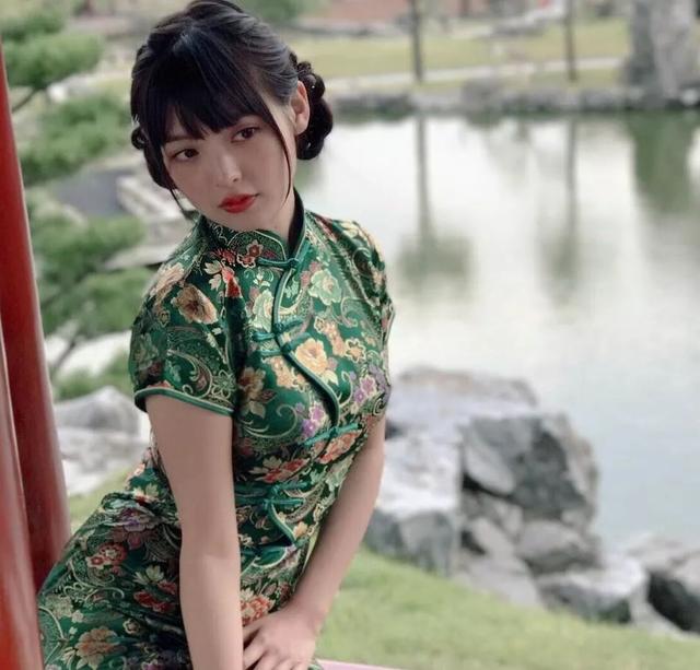 祢豆子声优鬼头明里,旗袍装惊艳亮相,还用中文吟诗作对