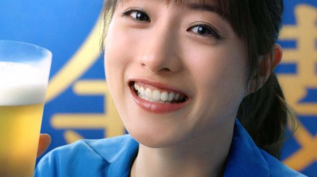 连泰国COS小哥都要写个服字,日本大神用洗面乳模仿各路名人