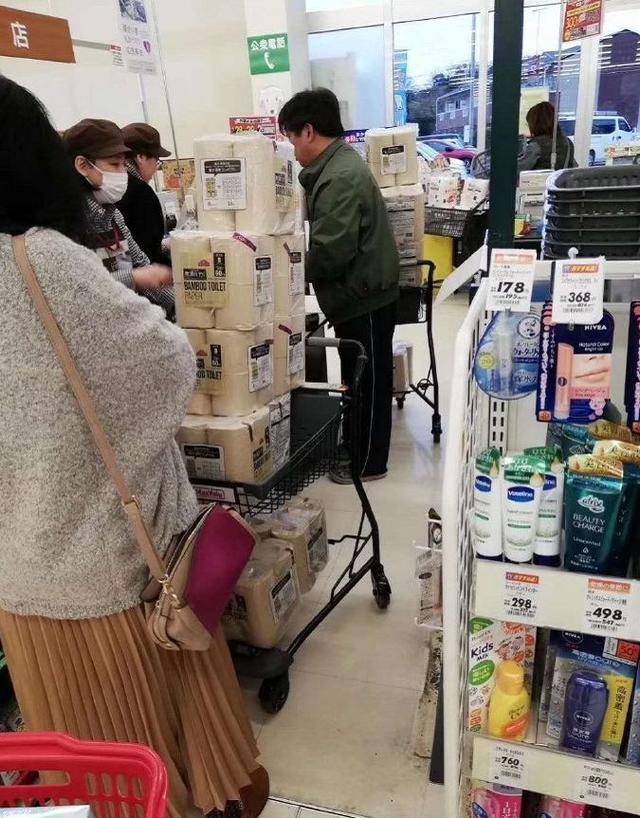 日本人不屯食物屯厕纸，声优井上和彦表示差点就要直接用手了