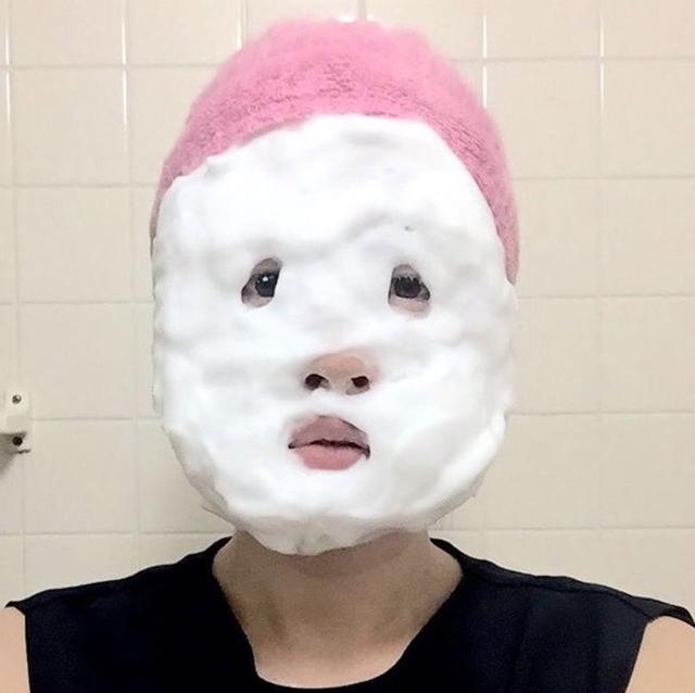 连泰国COS小哥都要写个服字,日本大神用洗面乳模仿各路名人