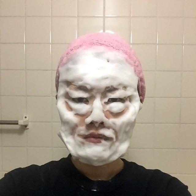 连泰国COS小哥都要写个服字,日本大神用洗面乳模仿各路名人